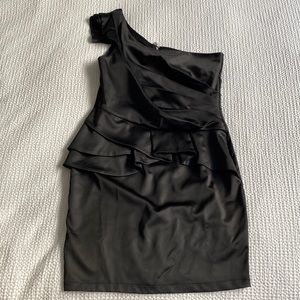 Lipsy London One-Shoulder Black Dress. Size 8 🖤
